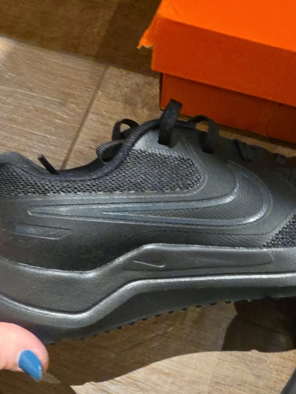 New In Box: NIKE Cosmic Runner (GS) Lightweight Training Sneakers